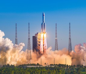 怀孕初期腹痛有红色分泌物（怀孕初期腹痛有红色分泌物怎么办）